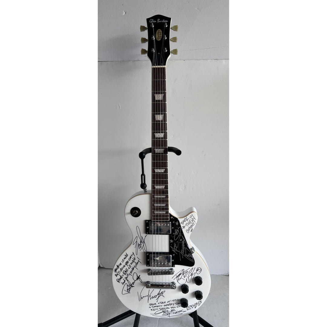 Kiss Gene Simmons, Paul Stanley, Ace Frehley, Peter Criss, Tommy Thayer, Eric Singer and Bruce Kulick Les Paul electric guitar signed with p