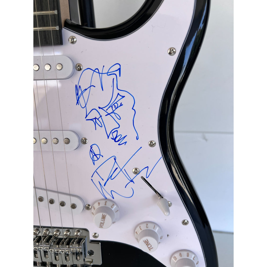 Dave Mathews, Le Roi Moore, Carter Beauford, Stefan Lessard, Boyd Tinsley electric guitar signed with proof.