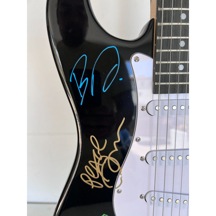 Dave Mathews, Le Roi Moore, Carter Beauford, Stefan Lessard, Boyd Tinsley electric guitar signed with proof.