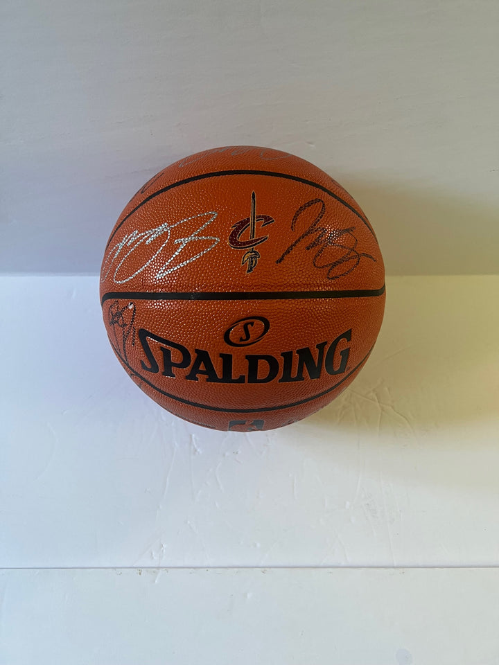 Cleveland Cavaliers LeBron James NBA Champions Spaulding NBA Game series team signed basketball with proof