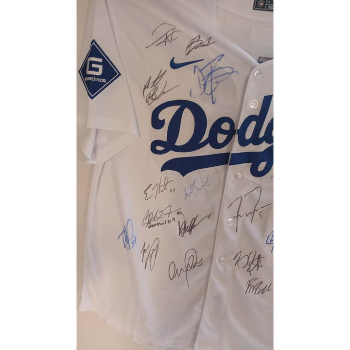 Los Angeles Dodgers Shohei Ohtani Freddie Freeman Mookie Betts 2025 team signed jersey with proof.