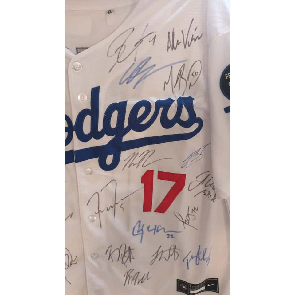 Los Angeles Dodgers Shohei Ohtani Freddie Freeman Mookie Betts 2025 team signed jersey with proof.