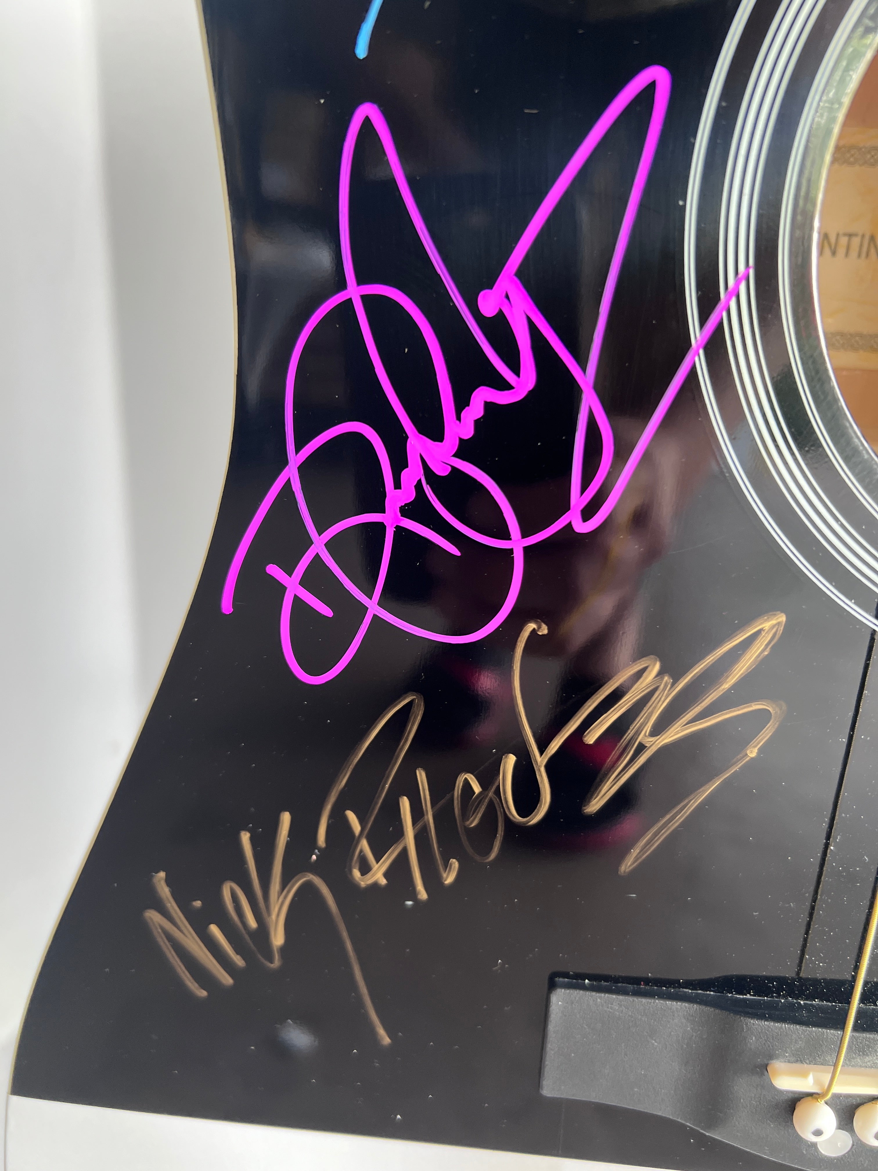 Duran Duran Simon Le Bon, John Taylor, Nick Rhodes Roger Taylor and Andy Taylor one-of-a-kind full size acoustic guitar signed with proof