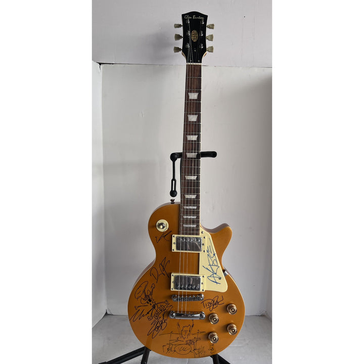 Guns N' Roses Axl Rose Slash Matt Sorum Izzy Stradlin Duff Mckagan Dizzy Reed full band Gold Les Paul electric guitar signed with proof