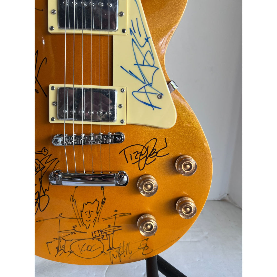 Guns N' Roses Axl Rose Slash Matt Sorum Izzy Stradlin Duff Mckagan Dizzy Reed full band Gold Les Paul electric guitar signed with proof