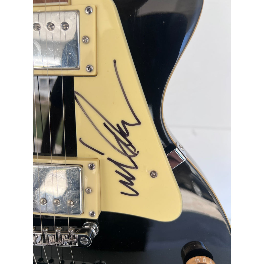 Chester Bennington, Mike Shinoda, Brad Delson, Dave Farrell, Joe Hahn, Rob Bourdon Linkin Park les paul full size electric guitar signed.