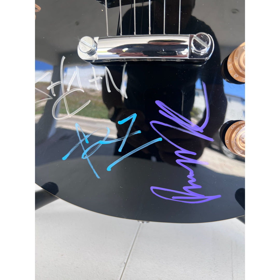 Chester Bennington, Mike Shinoda, Brad Delson, Dave Farrell, Joe Hahn, Rob Bourdon Linkin Park les paul full size electric guitar signed.