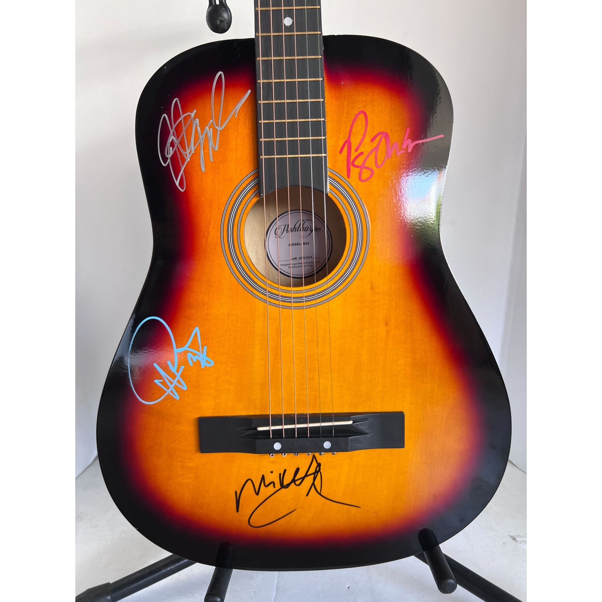 Phish Band, Trey Anastasio, Jon Fishman, Mike Gordon, Page McConnell One of A kind  acoustic guitar signed