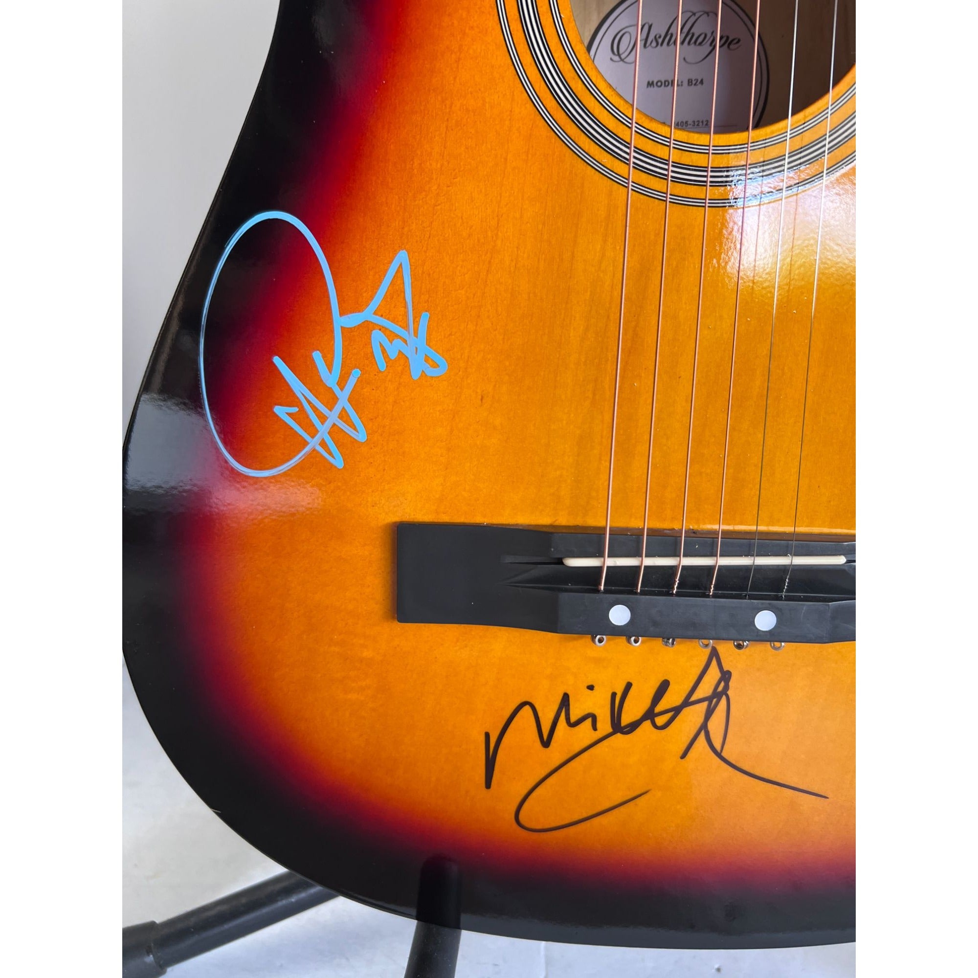 Phish Band, Trey Anastasio, Jon Fishman, Mike Gordon, Page McConnell One of A kind  acoustic guitar signed