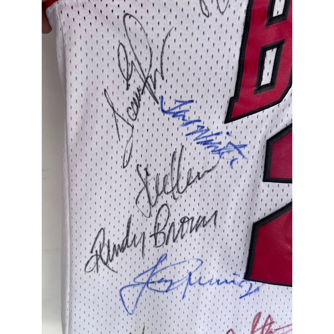 Chicago Bulls 1995-1996 (first team in NBA History to win 70 games) Michael Jordan Chicago Bulls Nike team signed jersey with proof and muse.