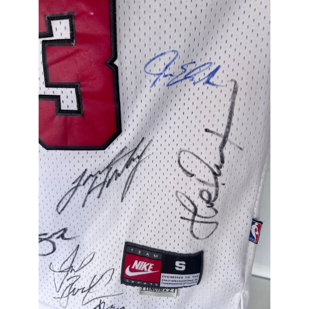 Chicago Bulls 1995-1996 (first team in NBA History to win 70 games) Michael Jordan Chicago Bulls Nike team signed jersey with proof and muse.