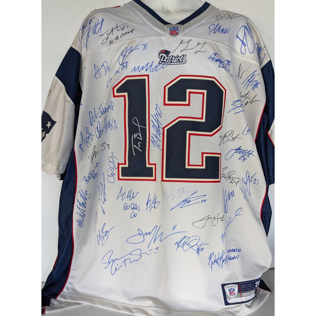 New England Patriots Tom Brady, Rob Gronkowski, Julian Edelman, Robert Kraft, Bill Belichick, 2016-17 team signed Super Bowl champs