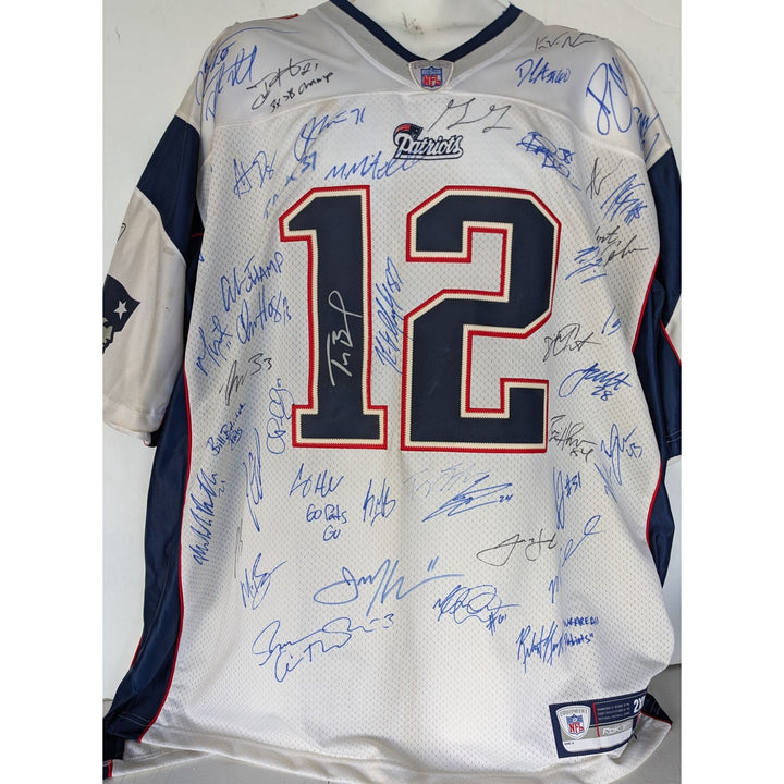 New England Patriots Tom Brady, Rob Gronkowski, Julian Edelman, Robert Kraft, Bill Belichick, 2016-17 team signed Super Bowl champs