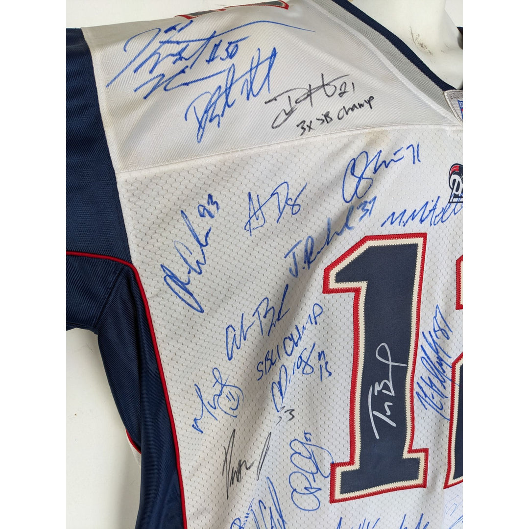 New England Patriots Tom Brady, Rob Gronkowski, Julian Edelman, Robert Kraft, Bill Belichick, 2016-17 team signed Super Bowl champs