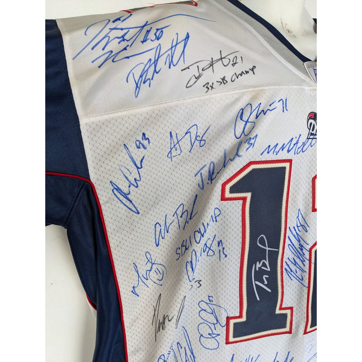 New England Patriots Tom Brady, Rob Gronkowski, Julian Edelman, Robert Kraft, Bill Belichick, 2016-17 team signed Super Bowl champs