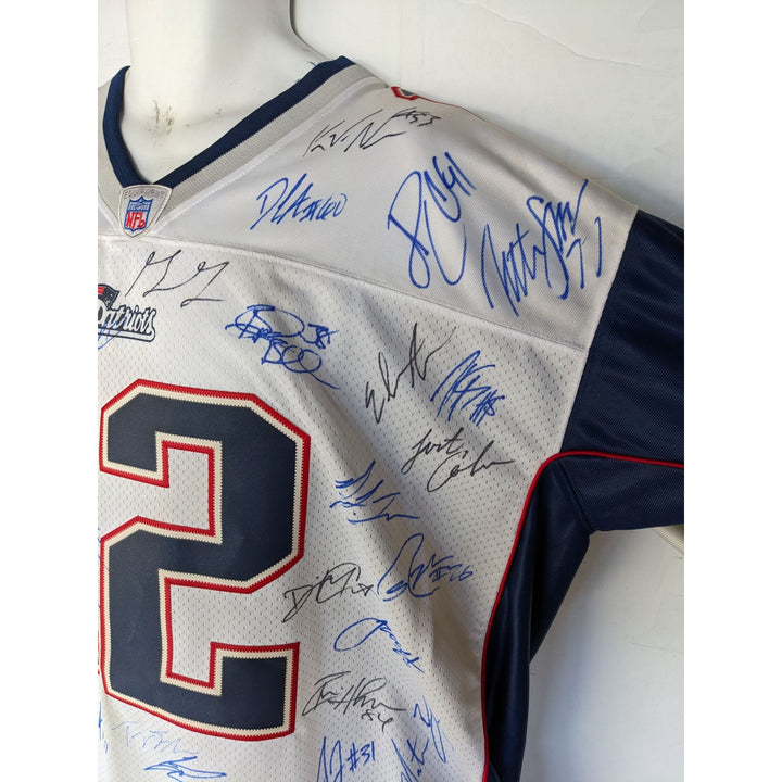 New England Patriots Tom Brady, Rob Gronkowski, Julian Edelman, Robert Kraft, Bill Belichick, 2016-17 team signed Super Bowl champs