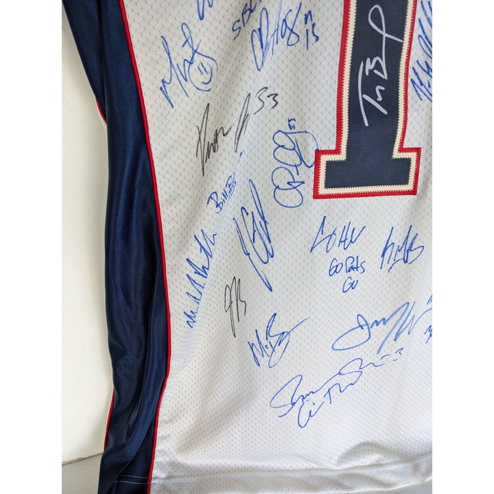 New England Patriots Tom Brady, Rob Gronkowski, Julian Edelman, Robert Kraft, Bill Belichick, 2016-17 team signed Super Bowl champs