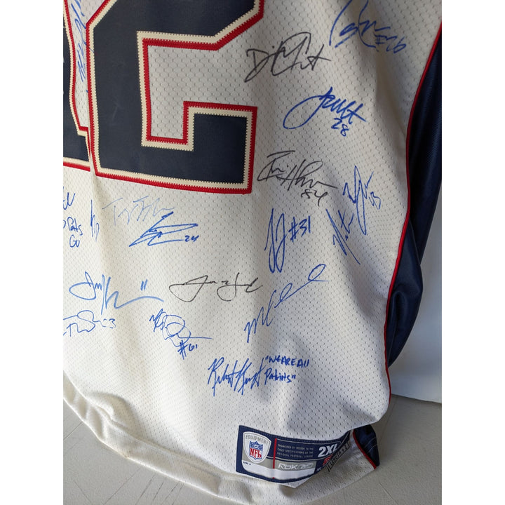 New England Patriots Tom Brady, Rob Gronkowski, Julian Edelman, Robert Kraft, Bill Belichick, 2016-17 team signed Super Bowl champs