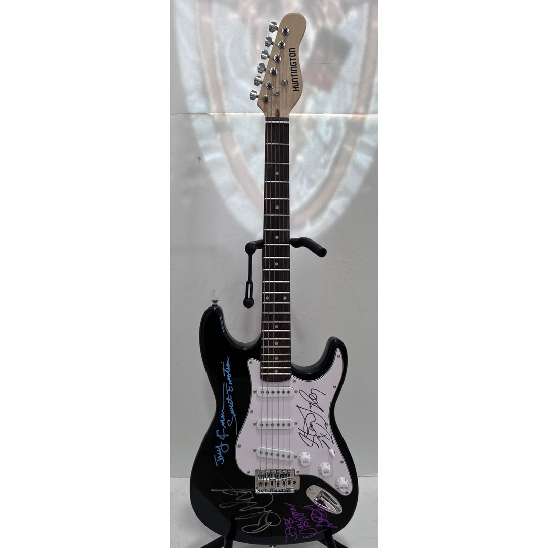 Aerosmith Steven Tyler Joe Perry Joey Kramer Brad Whitford stratocaster  electric guitar signed with proof