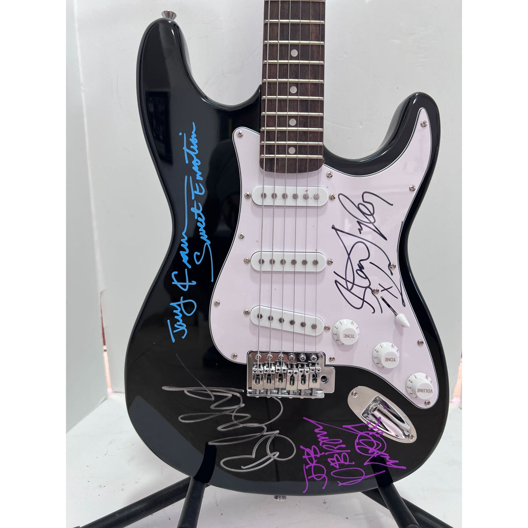 Aerosmith Steven Tyler Joe Perry Joey Kramer Brad Whitford stratocaster  electric guitar signed with proof