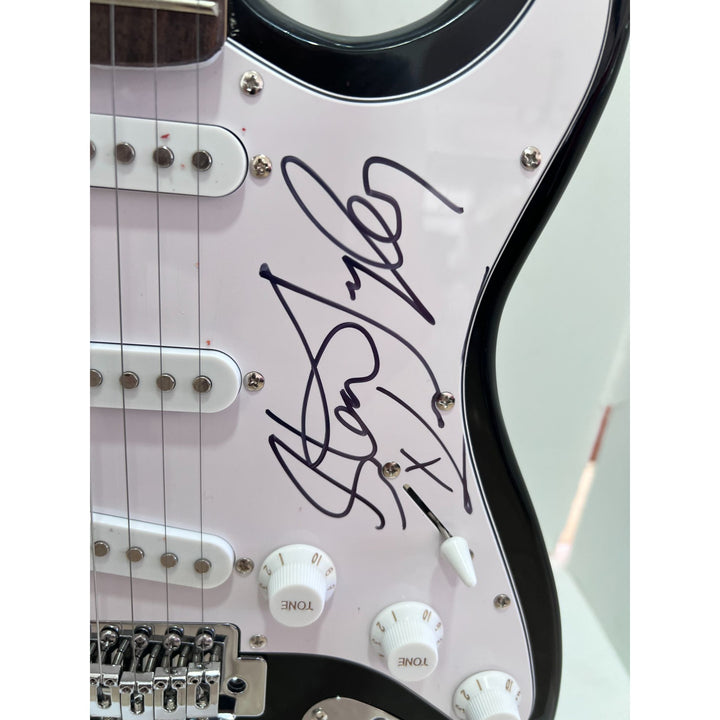 Aerosmith Steven Tyler Joe Perry Joey Kramer Brad Whitford stratocaster  electric guitar signed with proof