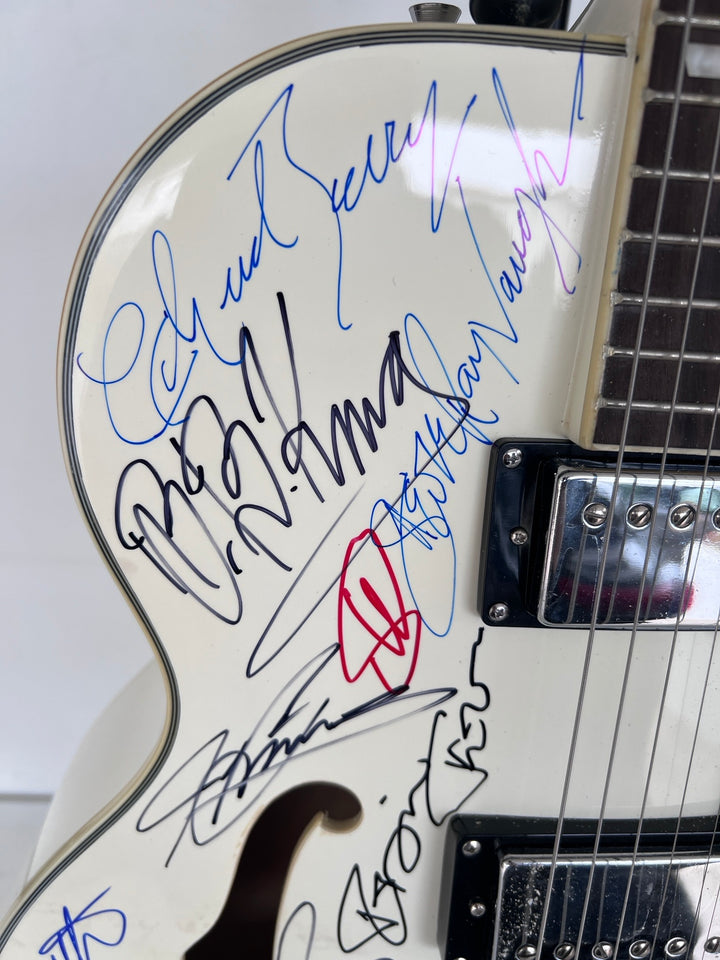 Blues an R&B legends 28 signed in all Stevie Ray Vaughan Bill Withers Stevie Wonder Eric Clapton Hollow body electric guitar signed with pro
