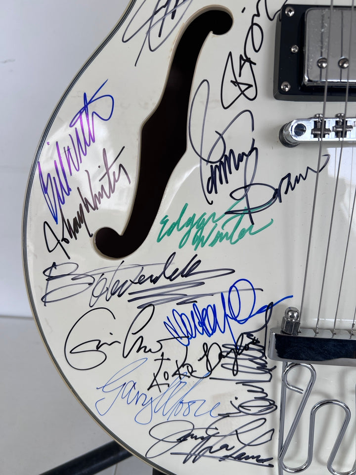 Blues an R&B legends 28 signed in all Stevie Ray Vaughan Bill Withers Stevie Wonder Eric Clapton Hollow body electric guitar signed with pro