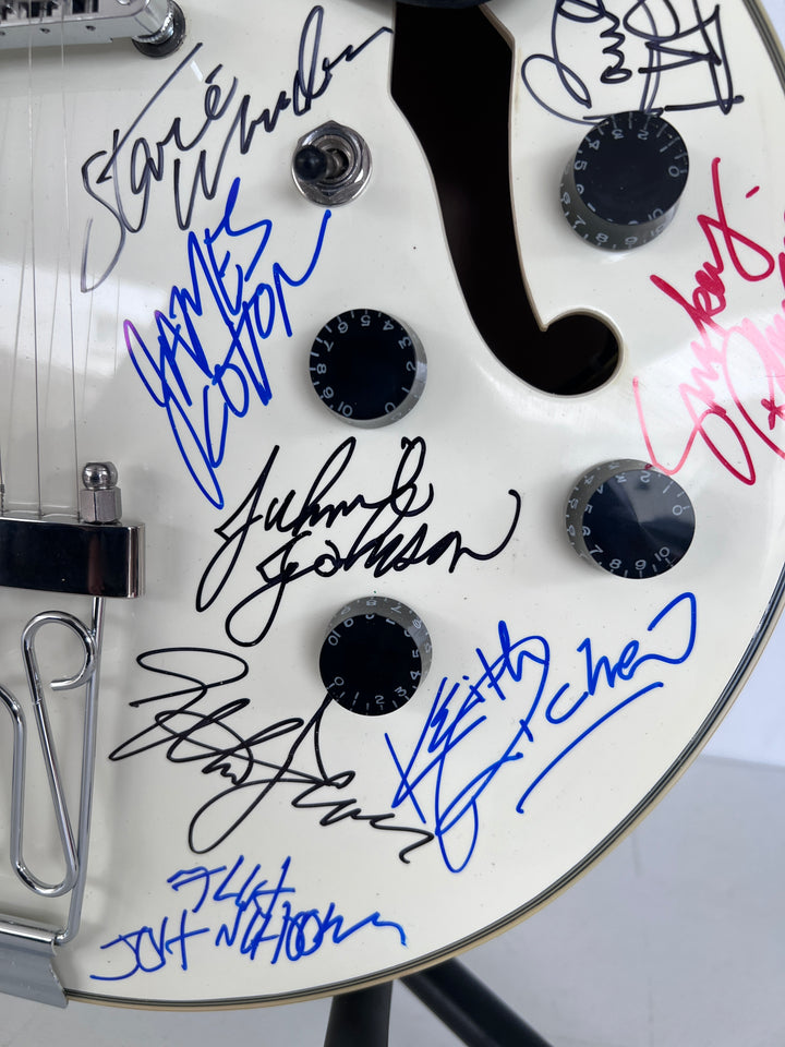 Blues an R&B legends 28 signed in all Stevie Ray Vaughan Bill Withers Stevie Wonder Eric Clapton Hollow body electric guitar signed with pro