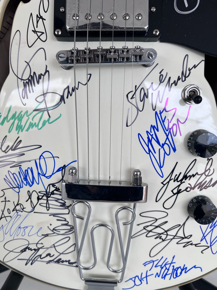 Blues an R&B legends 28 signed in all Stevie Ray Vaughan Bill Withers Stevie Wonder Eric Clapton Hollow body electric guitar signed with pro