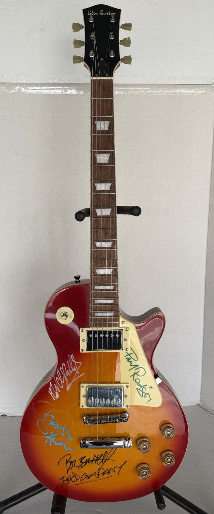 Bad Company vintage les paul full size electric guitar Boz Burrell, Simon Kirke, Mick Ralphs and Paul Rodgers signed with proof