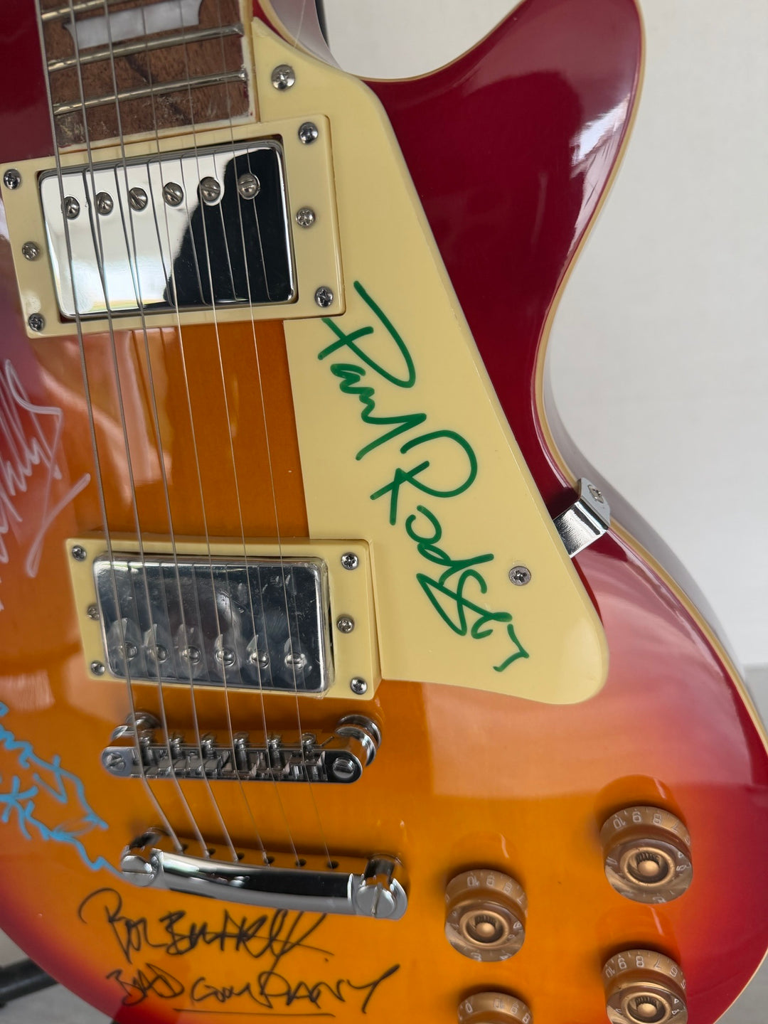Bad Company vintage les paul full size electric guitar Boz Burrell, Simon Kirke, Mick Ralphs and Paul Rodgers signed with proof