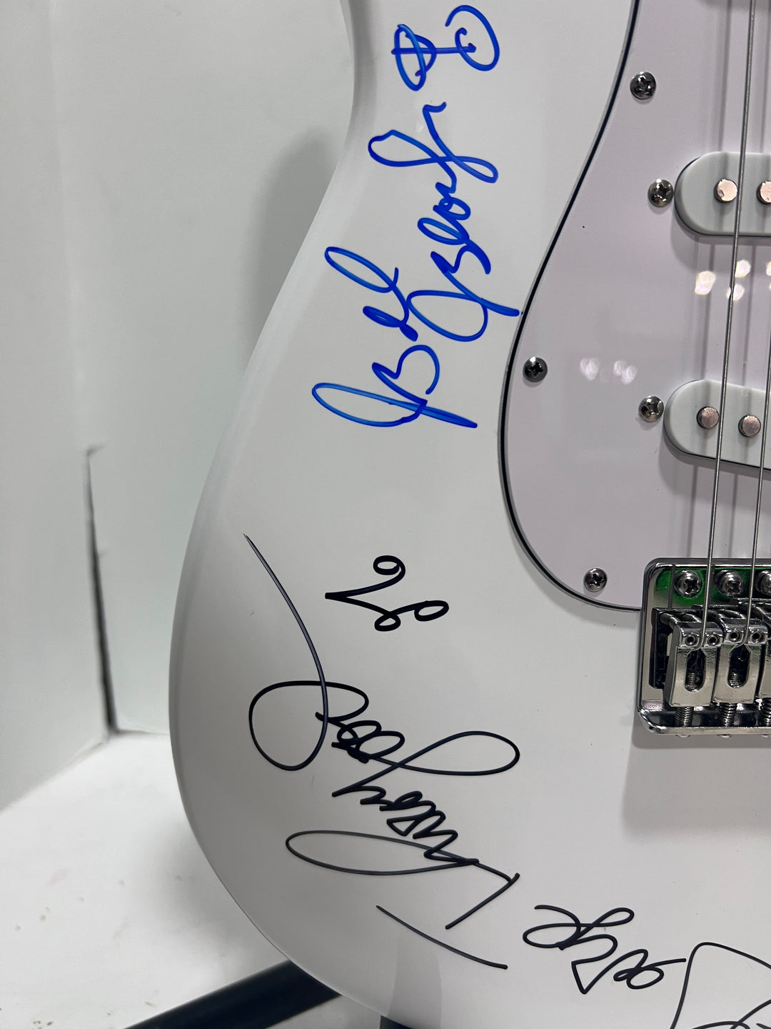 George Thorogood and The Destroyers Stratocaster electric guitar signed with proof