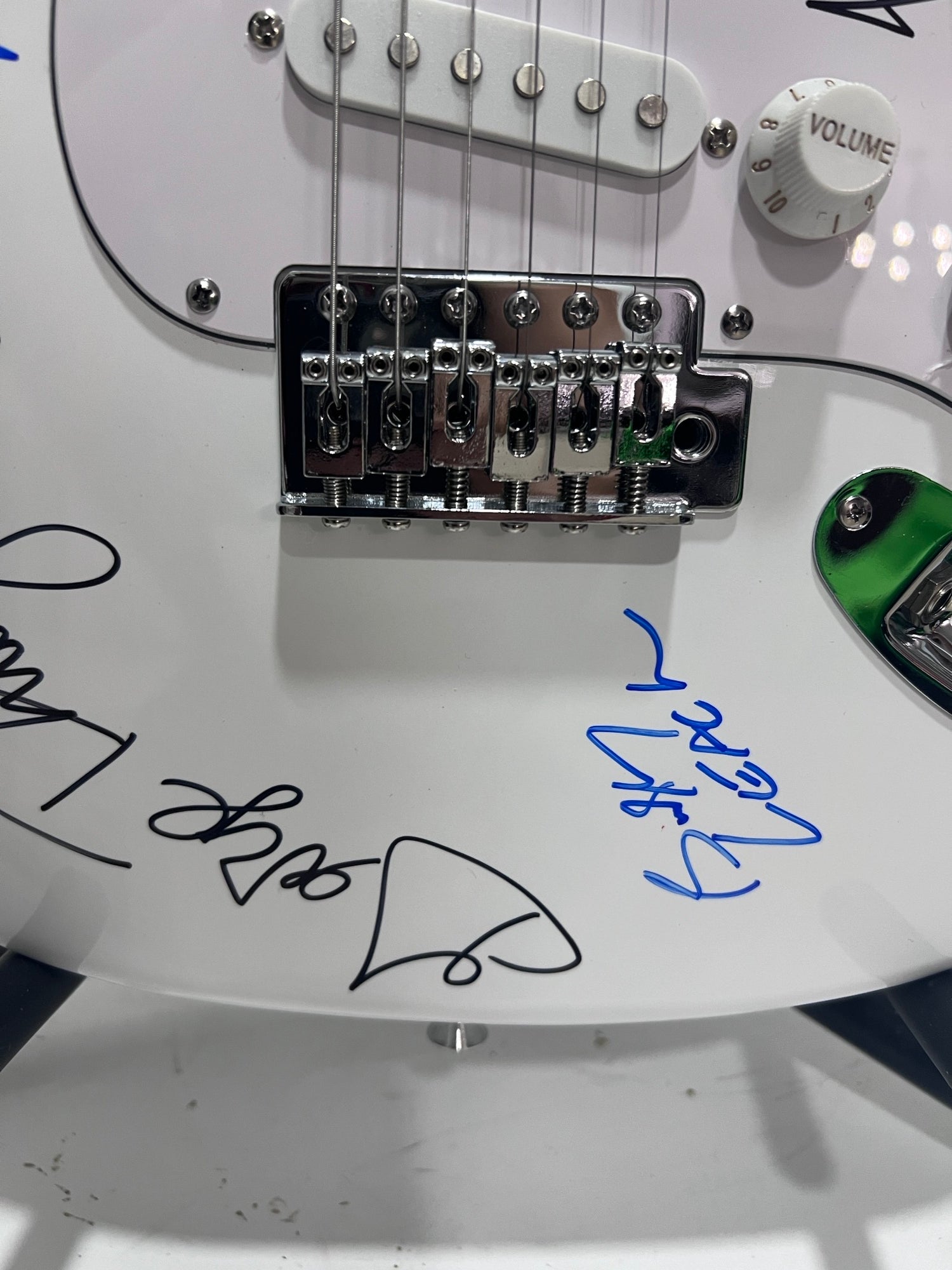 George Thorogood and The Destroyers Stratocaster electric guitar signed with proof