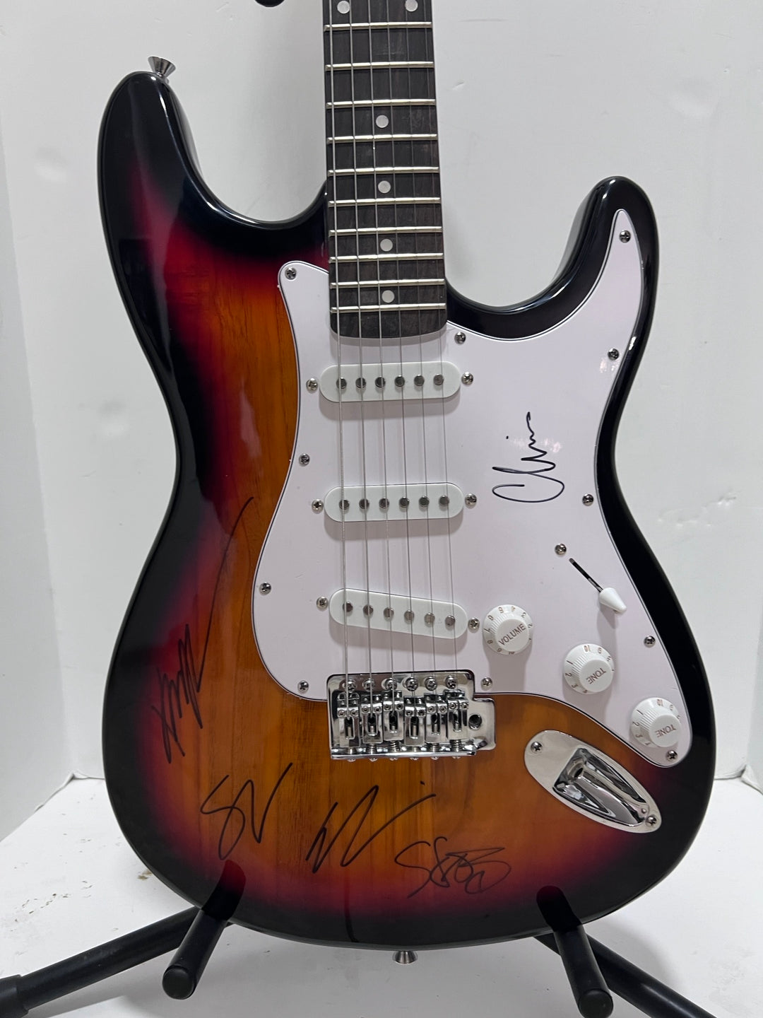 Deftones Chi Cheng, Chino Moreno, Stephen Carpenter, Frank Delgado Stratocaster electric guitar signed with proof