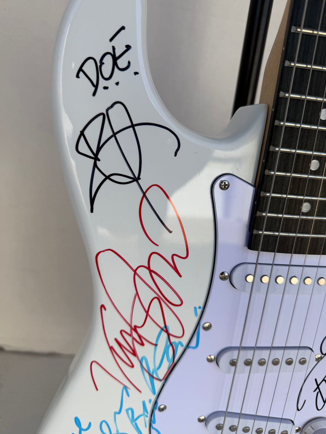 Ronnie James Dio Ozzy Osbourne Tony Iommi Bill Ward Geezer Butler Black Sabbath electric guitar signed with proof