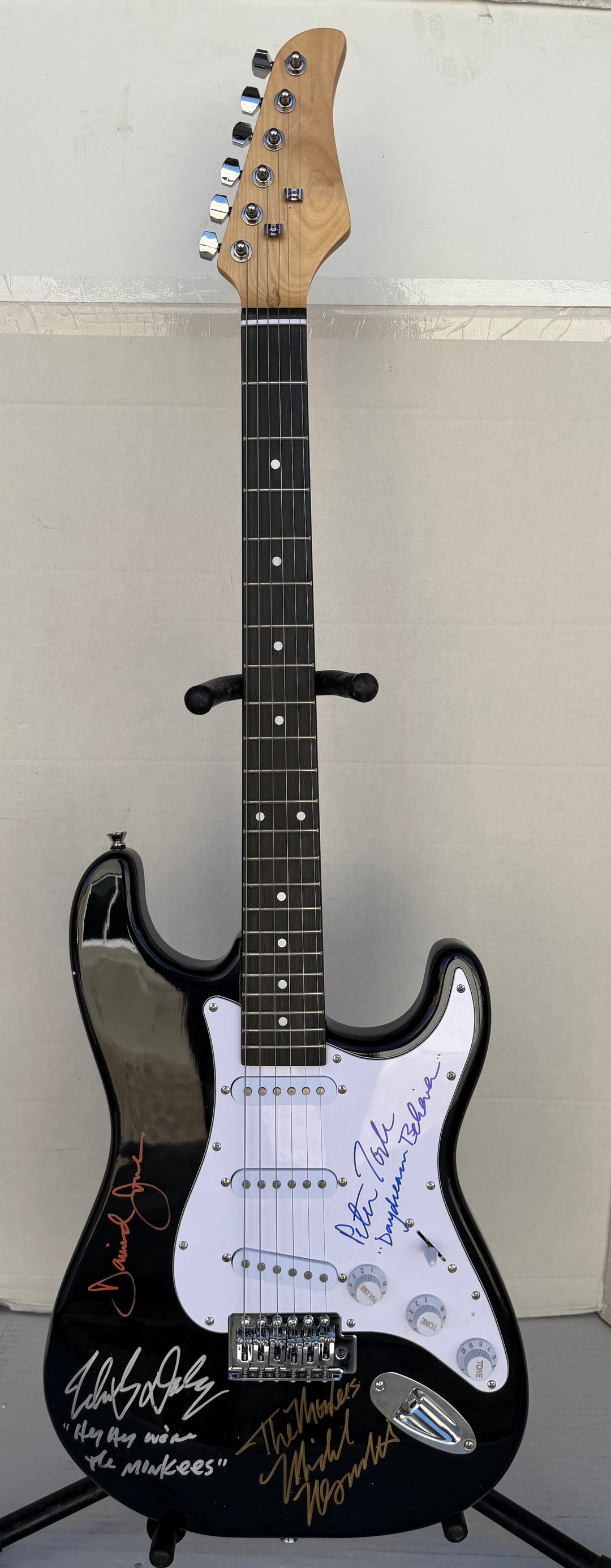 The Monkees Michael Nesmith, Peter Tork, Micky Dolenz, and Davey Jones full size Stratocaster electric guitar signed with proof