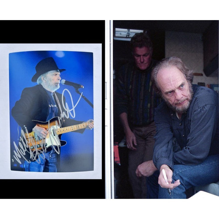 Merle Haggard Country Music Legend 5x7 Photo signed with proof.