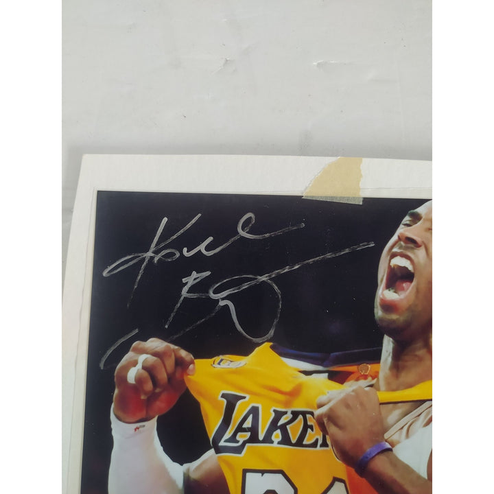 Kobe Bryant Los Angeles Lakers 5x7 photo signed with proof