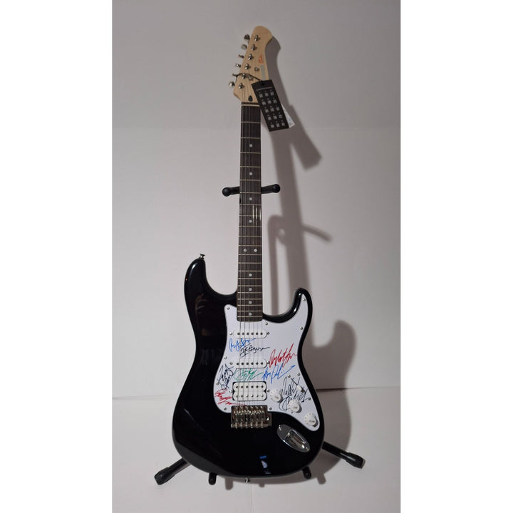 Peter Cetara, Robert Lamm, Lee Loughnane, Danny Seraphine, Terry Kath, Walt Parazaider & Jimmy Pankow, Chicago Fender electric guitar signed