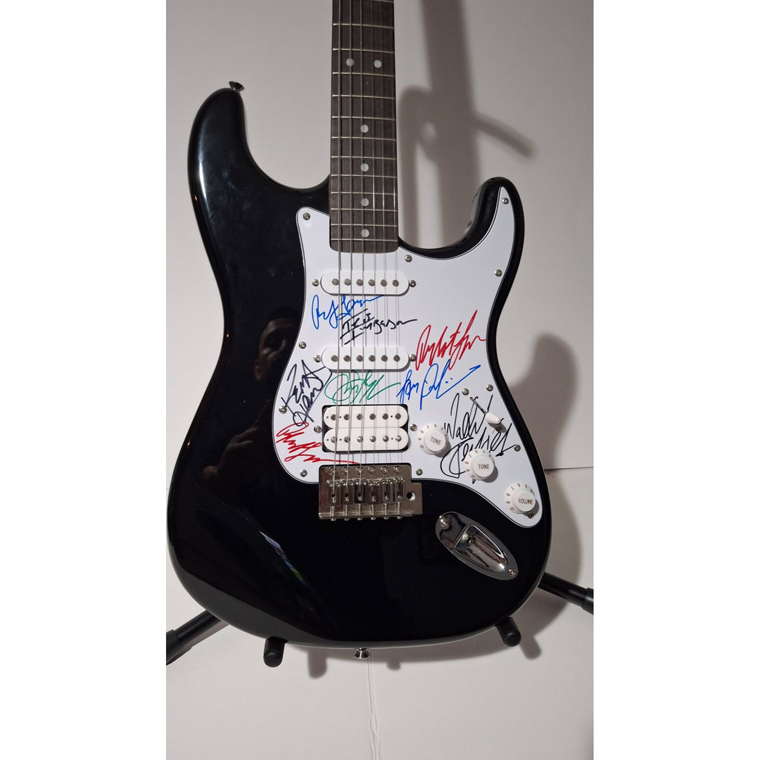 Peter Cetara, Robert Lamm, Lee Loughnane, Danny Seraphine, Terry Kath, Walt Parazaider & Jimmy Pankow, Chicago Fender electric guitar signed