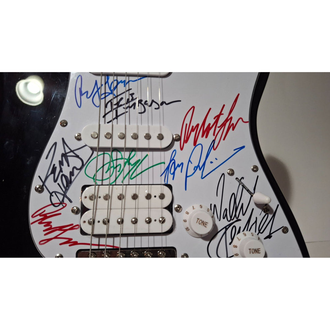 Peter Cetara, Robert Lamm, Lee Loughnane, Danny Seraphine, Terry Kath, Walt Parazaider & Jimmy Pankow, Chicago Fender electric guitar signed