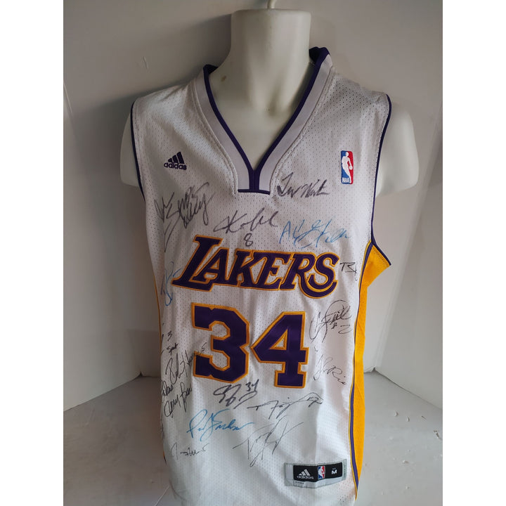 Los Angeles Lakers Kobe Bryant Shaquille O'Neal game model Jersey 1999-2000 team signed by NBA champions with proof