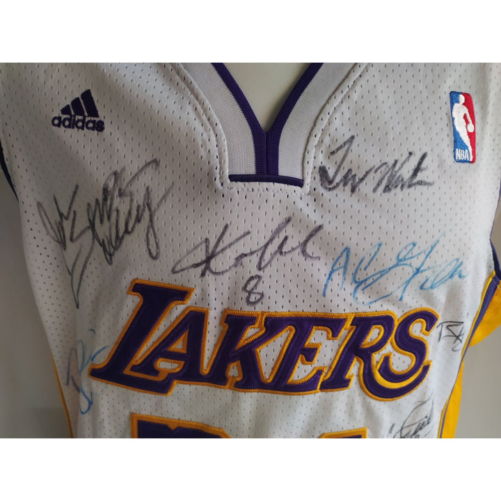 Los Angeles Lakers Kobe Bryant Shaquille O'Neal game model Jersey 1999-2000 team signed by NBA champions with proof