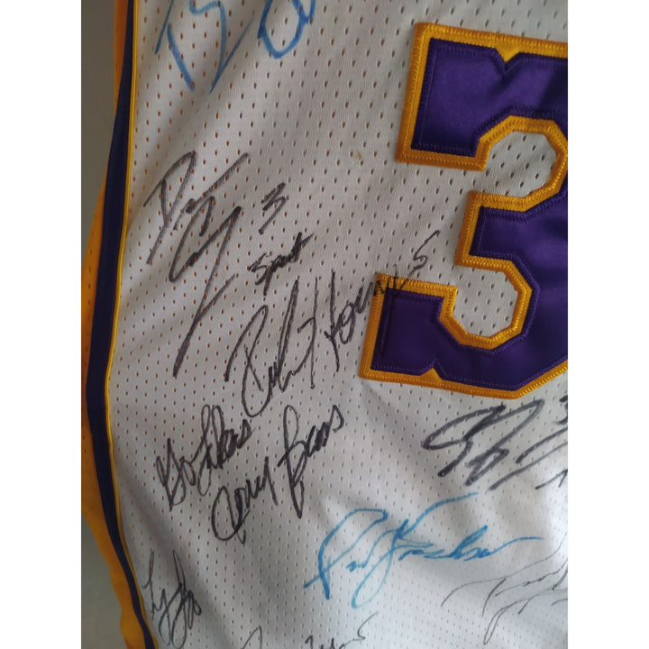 Los Angeles Lakers Kobe Bryant Shaquille O'Neal game model Jersey 1999-2000 team signed by NBA champions with proof