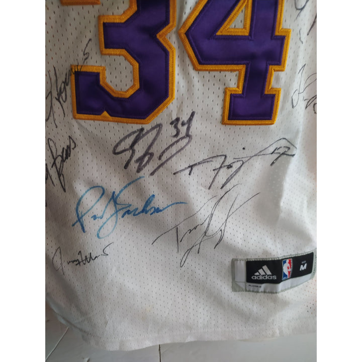 Los Angeles Lakers Kobe Bryant Shaquille O'Neal game model Jersey 1999-2000 team signed by NBA champions with proof