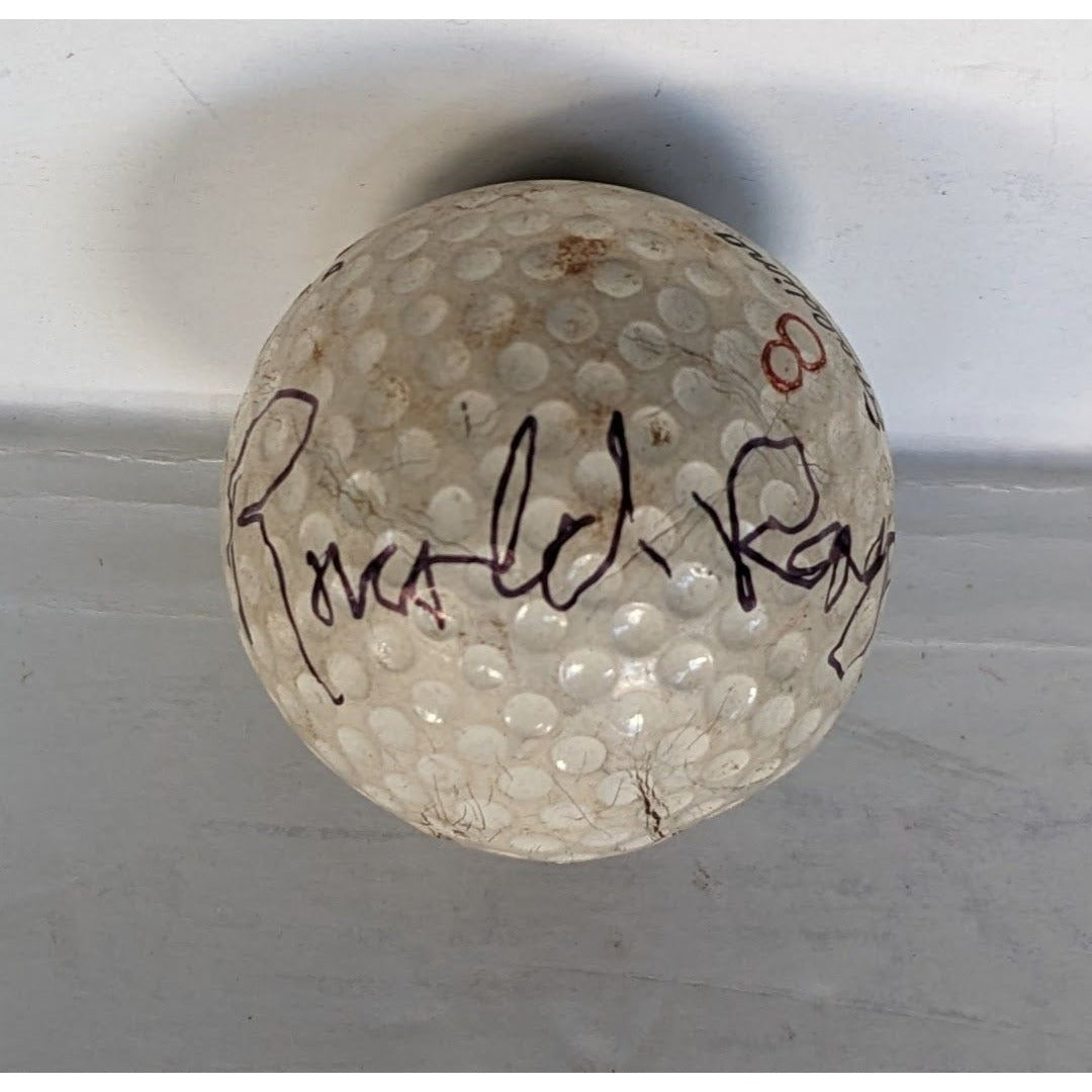 Ronald Wilson Reagan (40) vintage golf ball signed with proof and free display case
