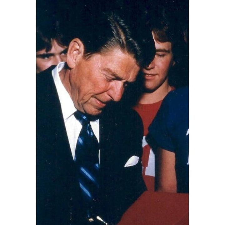 Ronald Wilson Reagan (40) vintage golf ball signed with proof and free display case