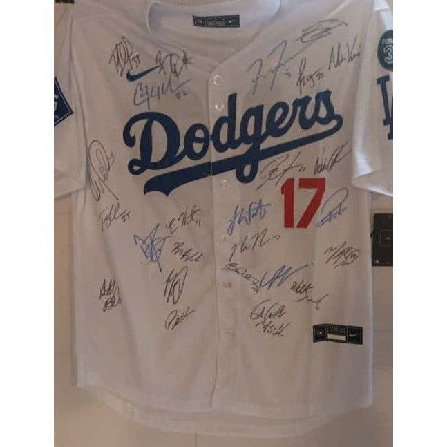 Los Angeles Dodgers Shohei Ohtani Freddie Freeman 2025 team signed jersey with proof.