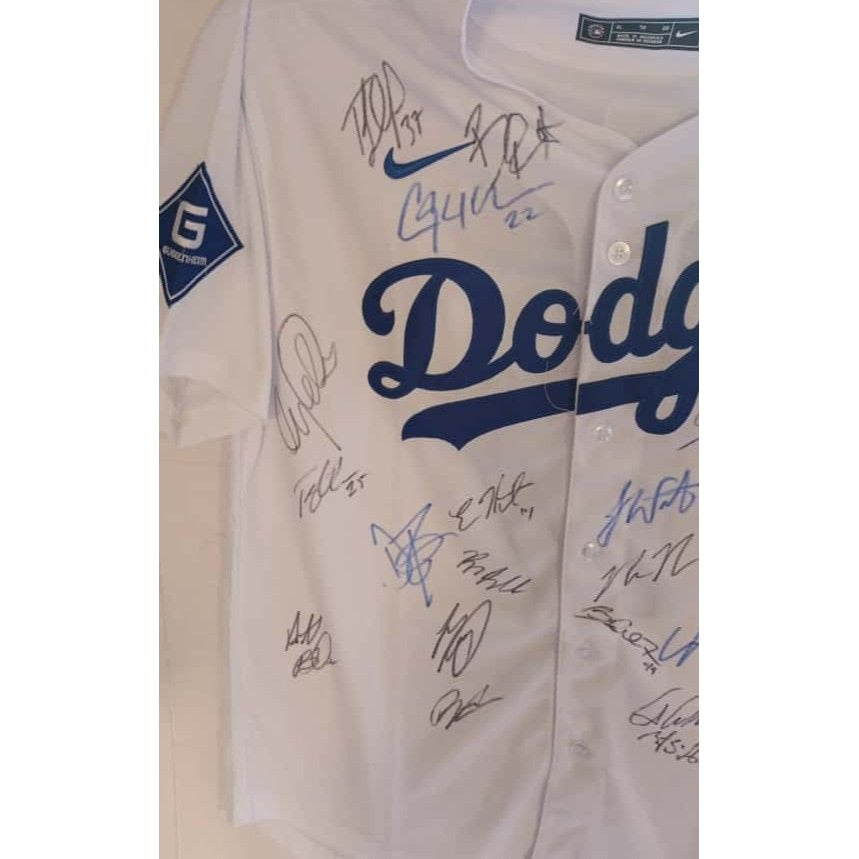 Los Angeles Dodgers Shohei Ohtani Freddie Freeman 2025 team signed jersey with proof.