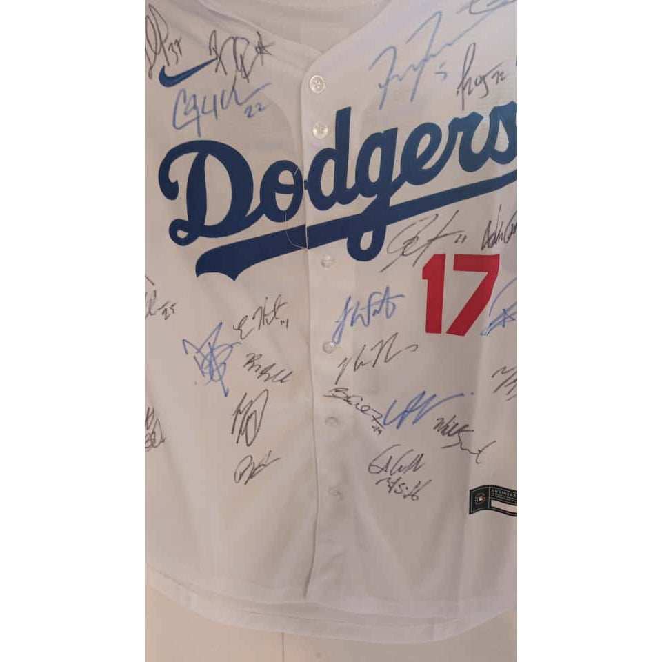 Los Angeles Dodgers Shohei Ohtani Freddie Freeman 2025 team signed jersey with proof.